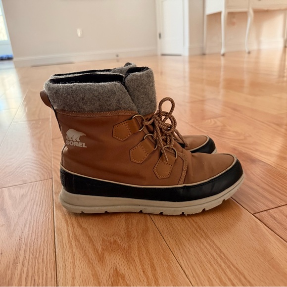 Sorel Tan and Black Winter Boots with Gray Lining - Picture 3 of 3